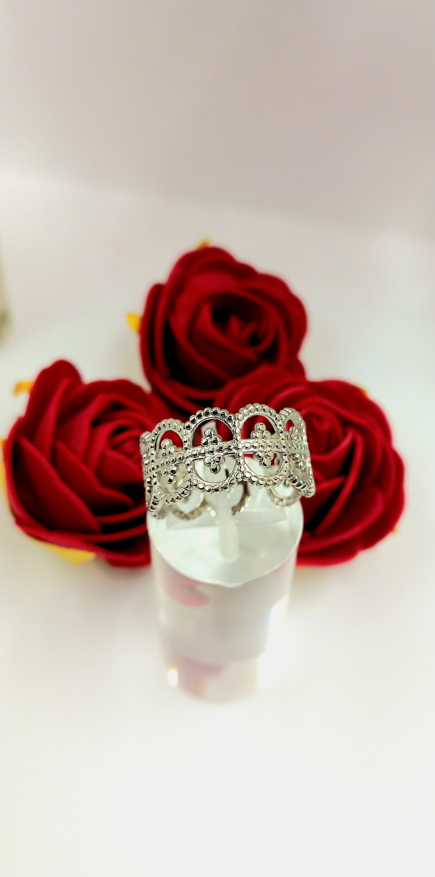 Bague argenté en acier inoxydable et son filigrane délicat, fin